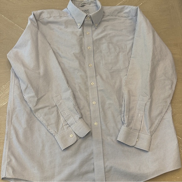 L.L. Bean Blue and White Dress Shirt Classic Style - Picture 1 of 5